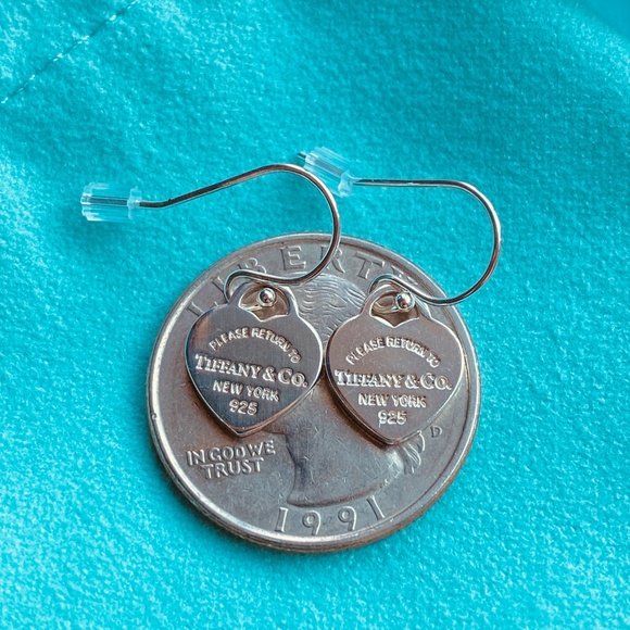 Return to Tiffany & Co Mini Heart tags on French Hook Earrings 925 - Picture 5 of 5